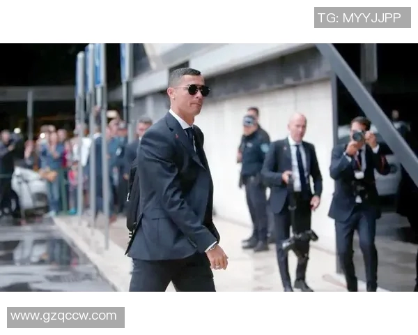 法国足球明星穿搭风格解析 时尚与运动的完美融合